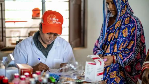 A client receives the contraceptive pill for the first time from the clinic staff of Family Planning Association of India